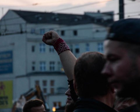 Wirsindmehr, Nazis, Berlin, 030, 030buzzz, Demo, Demonstration, Konzert, Die Toten Hosen, Marteria, Casper, Kraftklub, Rassismus, AFD, Faschismus, Rechts, Musik, Politik, Punk, Rock, Hip Hop, 030magazin,