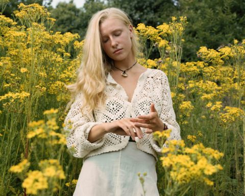 Billie Marten, Sommer, Blumen, Musik, Songwriter