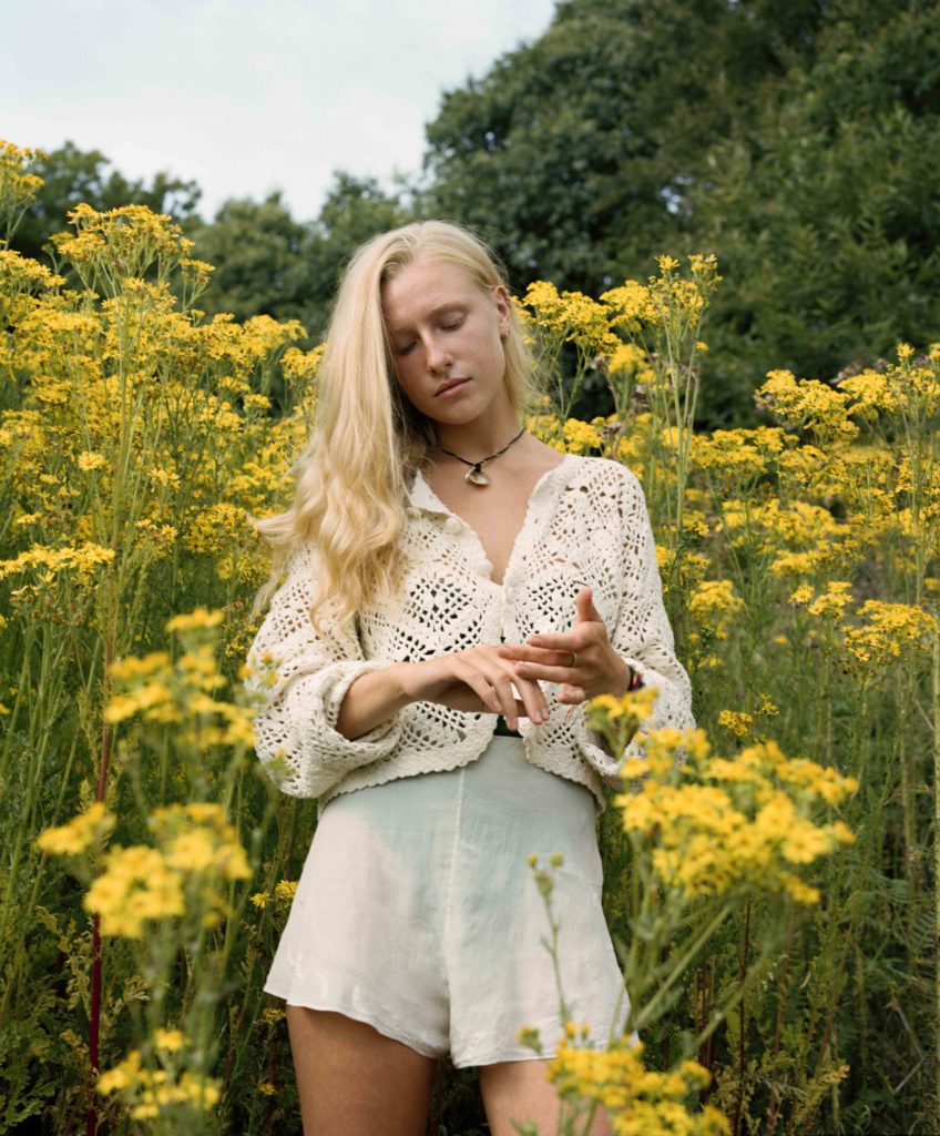 Billie Marten, Sommer, Blumen, Musik, Songwriter