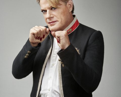 Eddie Izzard, Comedy, Live