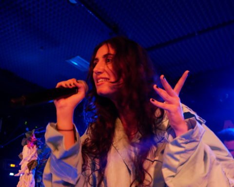 Naaz, Singer, Niederlande