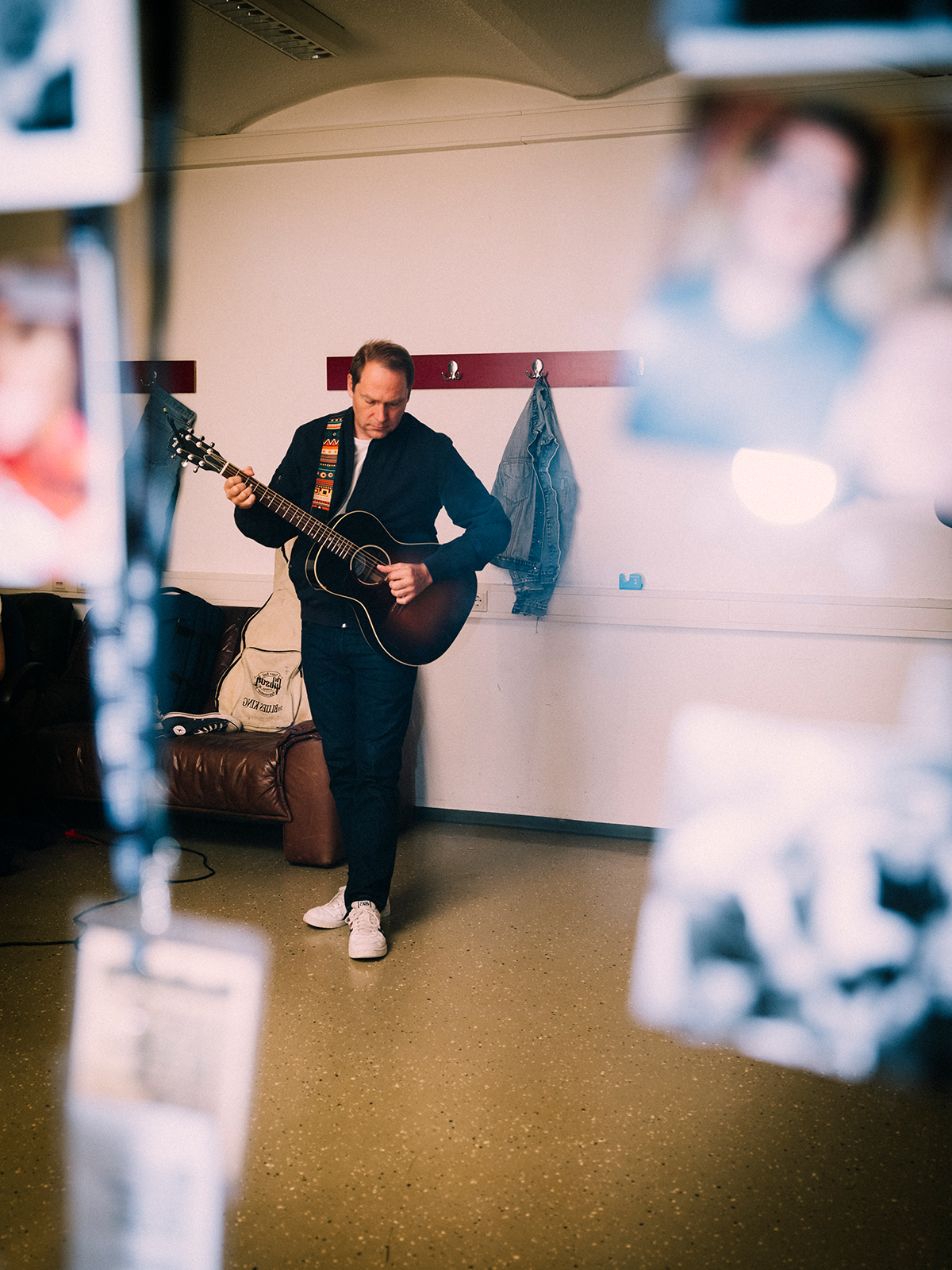 Thees Uhlmann, Ex-Tomte Frontmann, a man playing a guitar