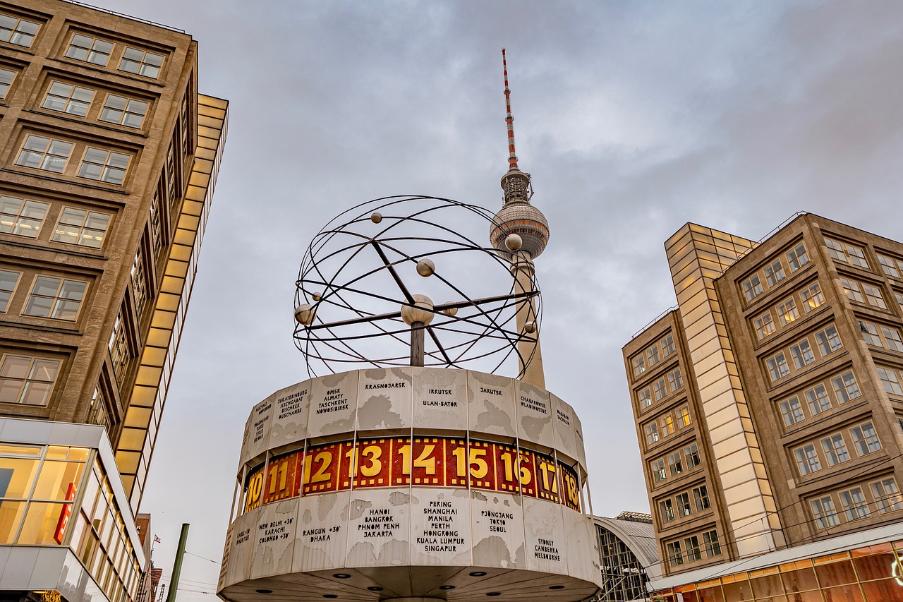 Alexanderplatz, Weltzeituhr