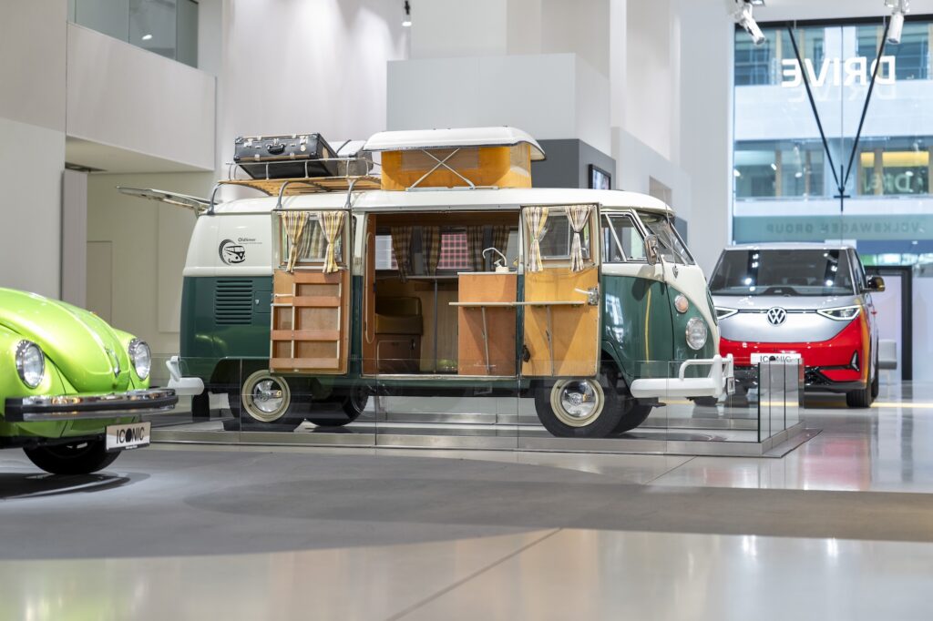 VW Bus im Drive Showroom in Berlin
