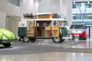 VW Bus im Drive Showroom in Berlin