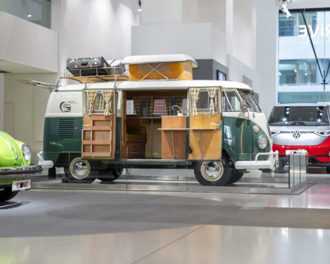 VW Bus im Drive Showroom in Berlin